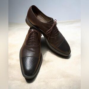 Gucci Men’s Brown Leather Dress Shoes with Black Cap-Toe – Made in Italy.
